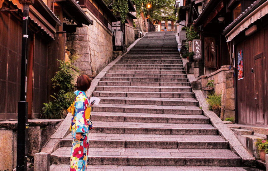 Kyoto Flat Rate Small group day tours | Luxury bus with expert 